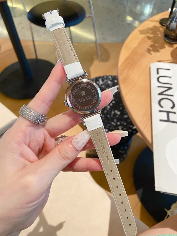 ブランド時計背面デザイン